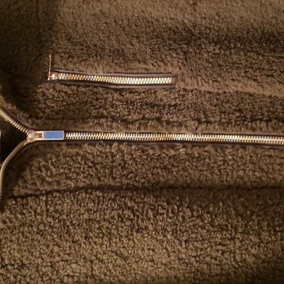 Fuzzy green jacket - Picture 3 of 4